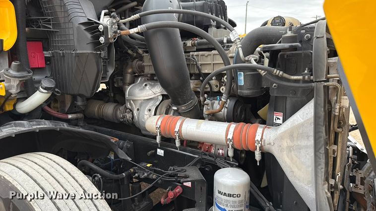 image for item HI9383 2021 Freightliner Cascadia 126 semi truck