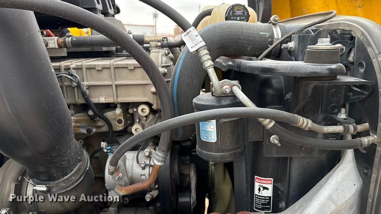 image for item HI9383 2021 Freightliner Cascadia 126 semi truck