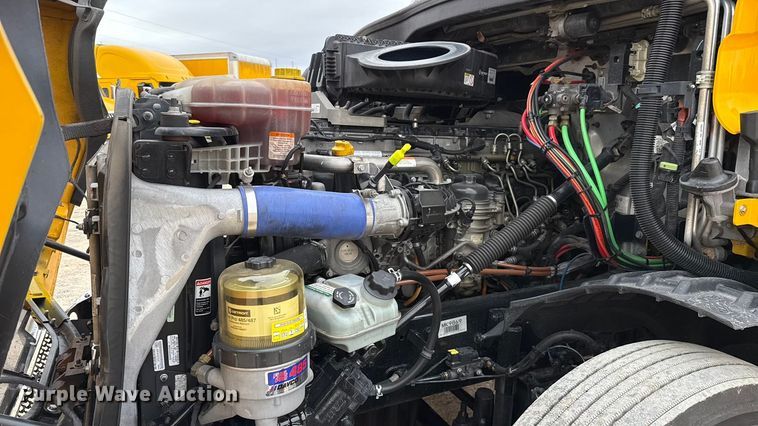 image for item HI9383 2021 Freightliner Cascadia 126 semi truck