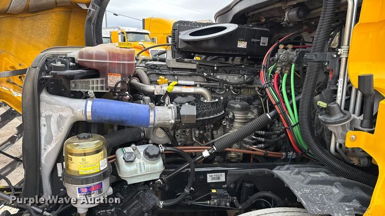 image for item HI9383 2021 Freightliner Cascadia 126 semi truck