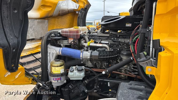 image for item HI9383 2021 Freightliner Cascadia 126 semi truck