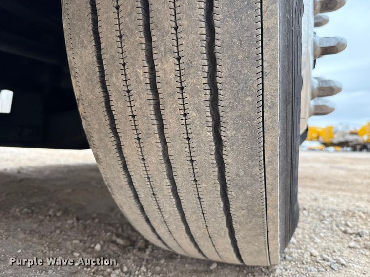 image for item HI9383 2021 Freightliner Cascadia 126 semi truck