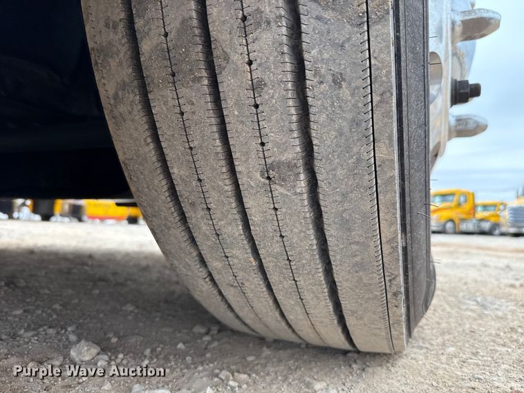 image for item HI9383 2021 Freightliner Cascadia 126 semi truck