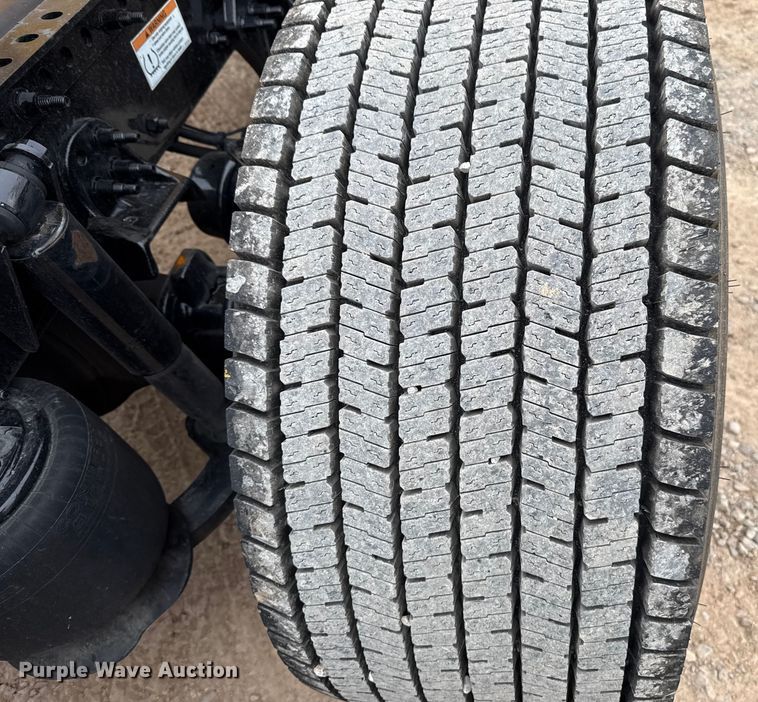 image for item HI9383 2021 Freightliner Cascadia 126 semi truck