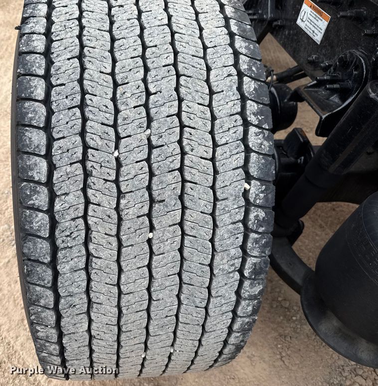 image for item HI9383 2021 Freightliner Cascadia 126 semi truck