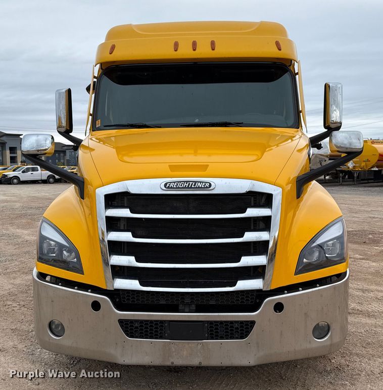 CAMIóN CAMAROTE 2021 FREIGHTLINER