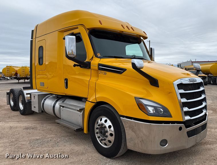 CAMIóN CAMAROTE 2021 FREIGHTLINER
