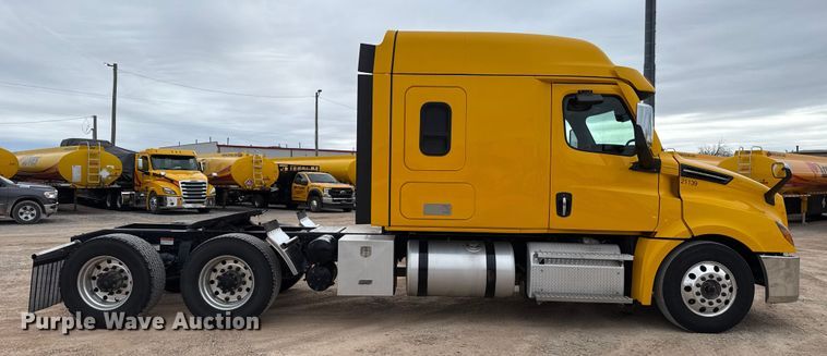 CAMIóN CAMAROTE 2021 FREIGHTLINER