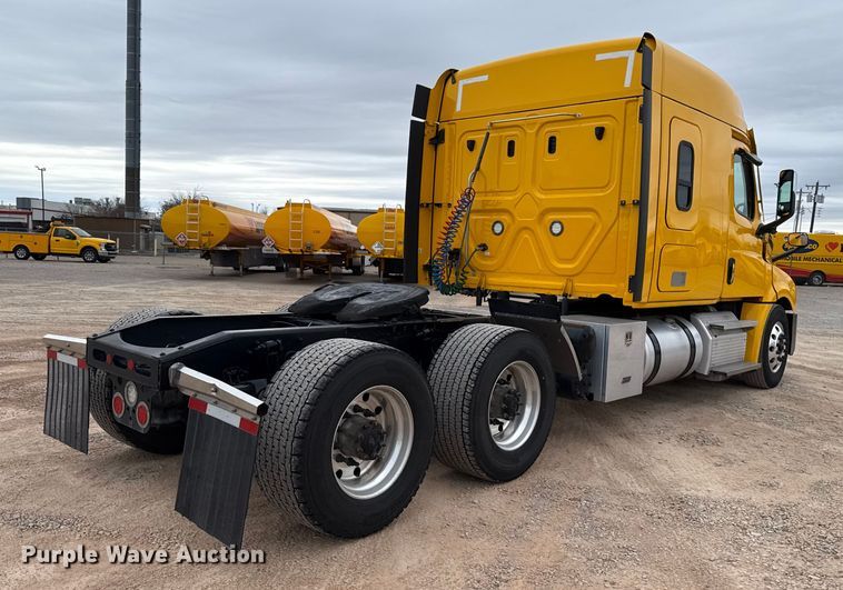 CAMIóN CAMAROTE 2021 FREIGHTLINER