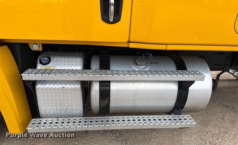 image for item HI9384 2021 Freightliner Cascadia 126 semi truck