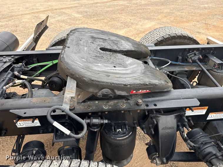 image for item HI9384 2021 Freightliner Cascadia 126 semi truck