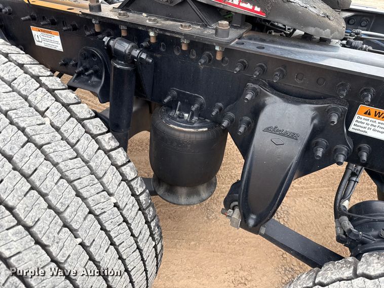 image for item HI9384 2021 Freightliner Cascadia 126 semi truck