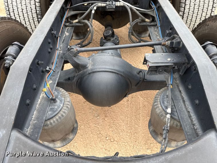 image for item HI9384 2021 Freightliner Cascadia 126 semi truck