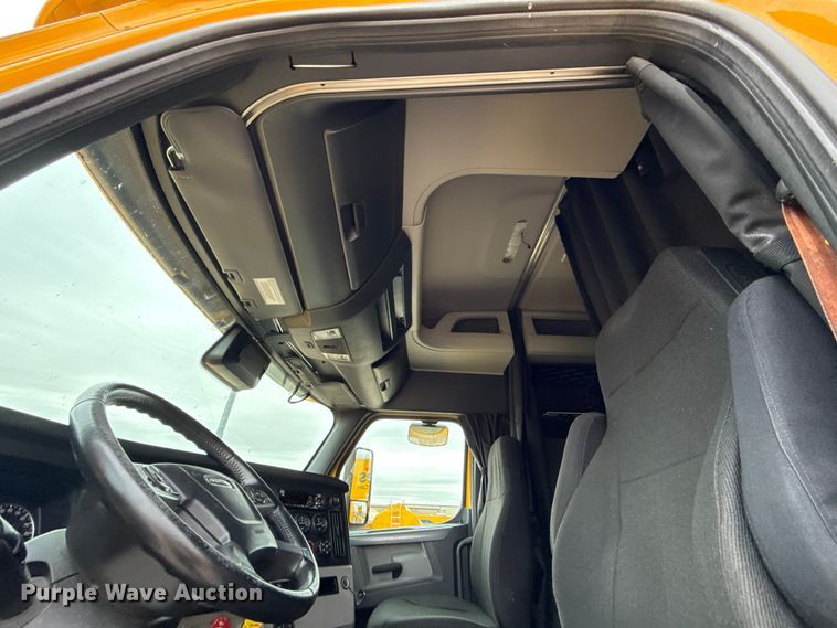 image for item HI9384 2021 Freightliner Cascadia 126 semi truck