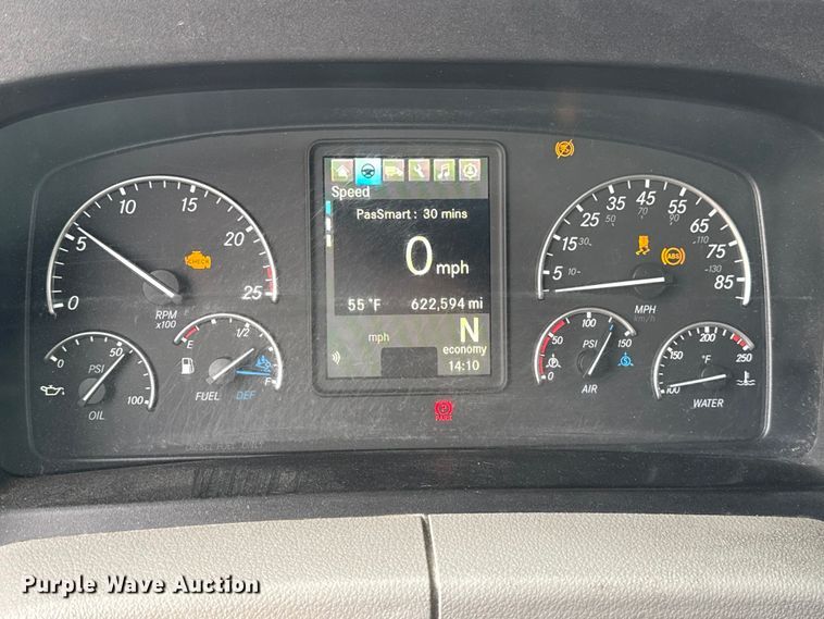 image for item HI9384 2021 Freightliner Cascadia 126 semi truck