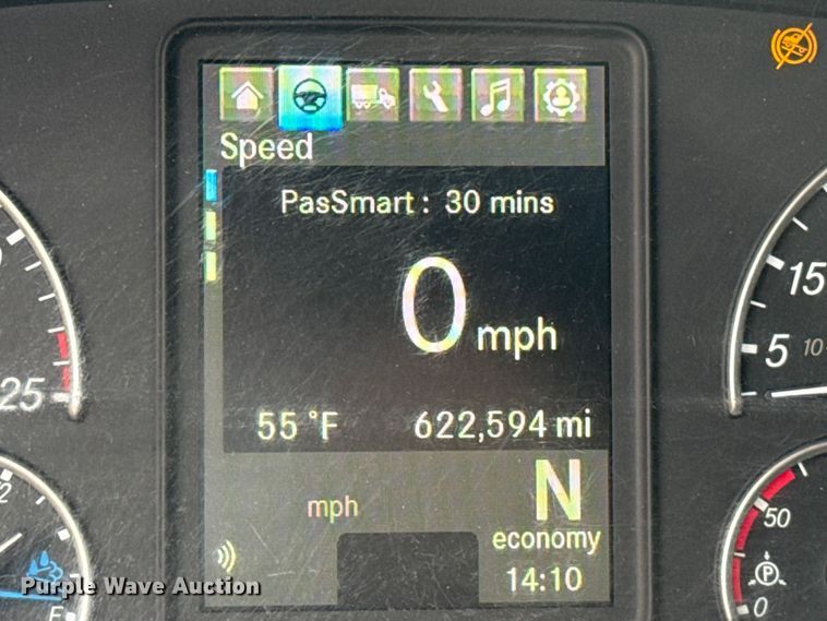 image for item HI9384 2021 Freightliner Cascadia 126 semi truck