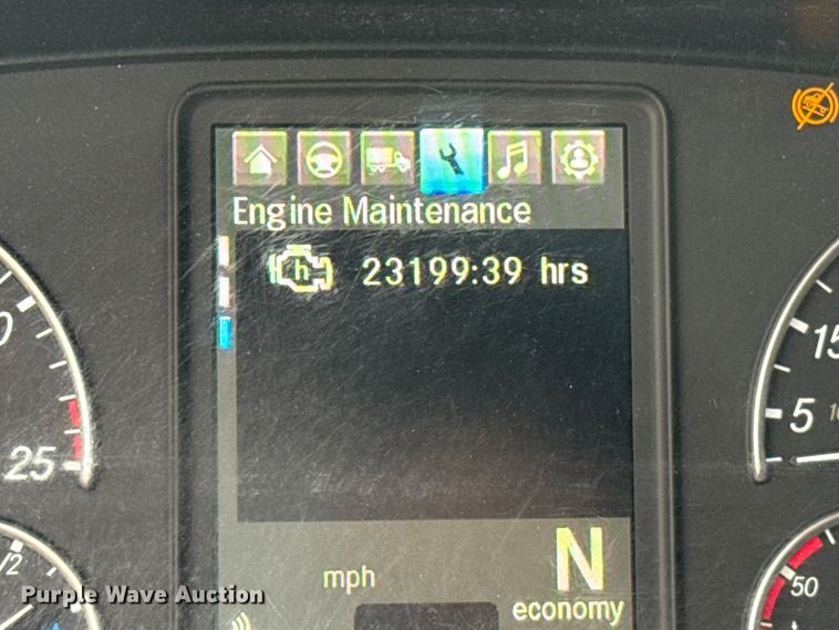 image for item HI9384 2021 Freightliner Cascadia 126 semi truck