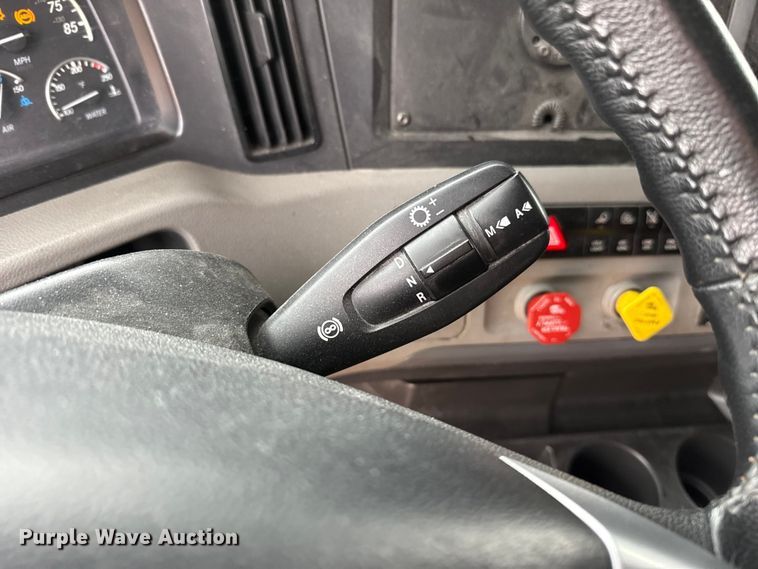 image for item HI9384 2021 Freightliner Cascadia 126 semi truck