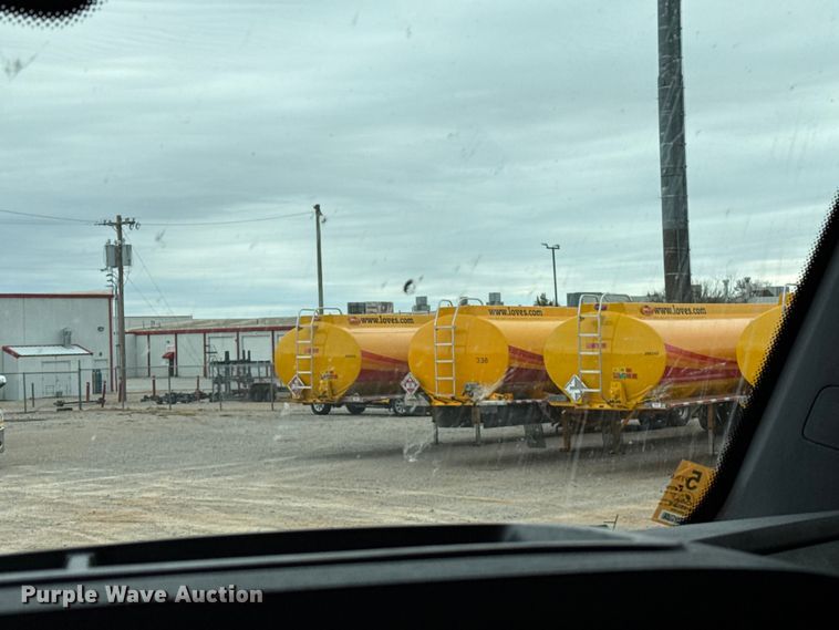 image for item HI9384 2021 Freightliner Cascadia 126 semi truck