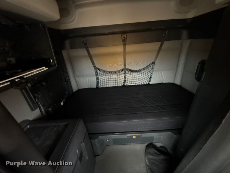 image for item HI9384 2021 Freightliner Cascadia 126 semi truck