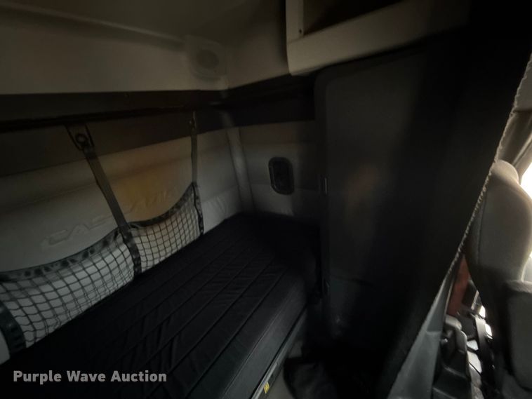 image for item HI9384 2021 Freightliner Cascadia 126 semi truck