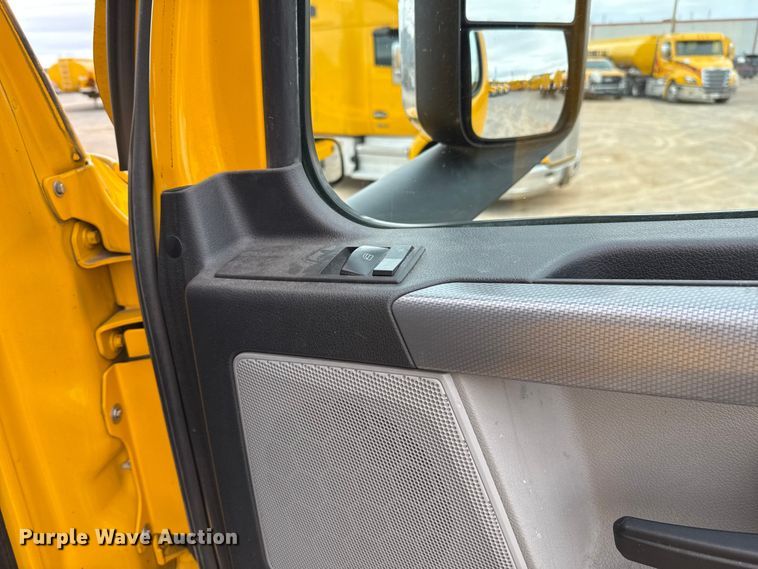 image for item HI9384 2021 Freightliner Cascadia 126 semi truck