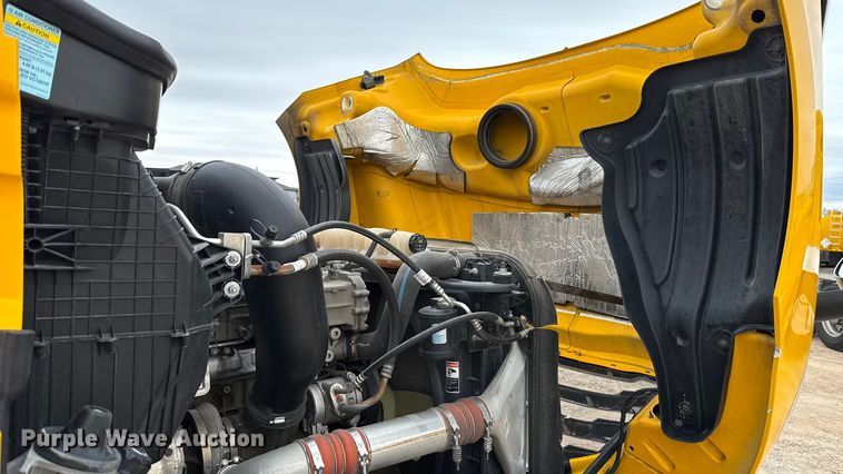 image for item HI9384 2021 Freightliner Cascadia 126 semi truck