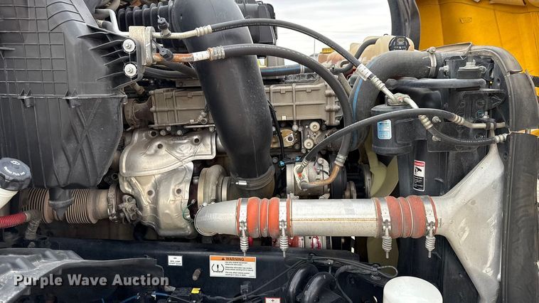 image for item HI9384 2021 Freightliner Cascadia 126 semi truck