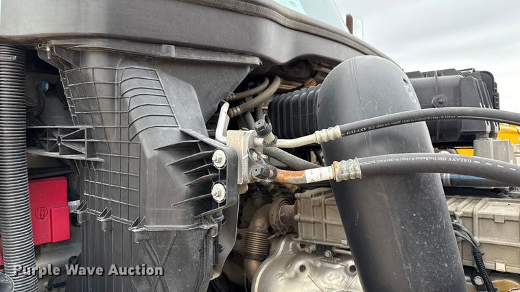 image for item HI9384 2021 Freightliner Cascadia 126 semi truck