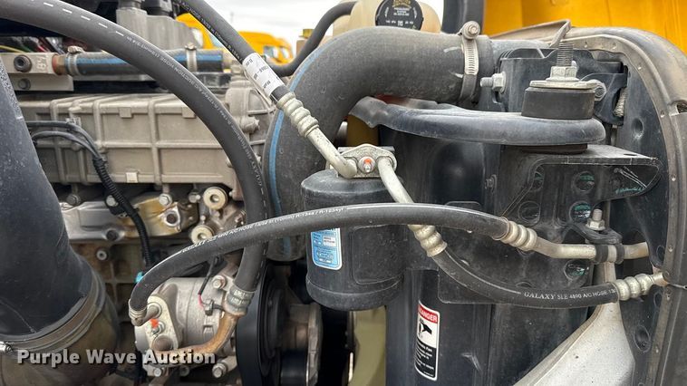 image for item HI9384 2021 Freightliner Cascadia 126 semi truck