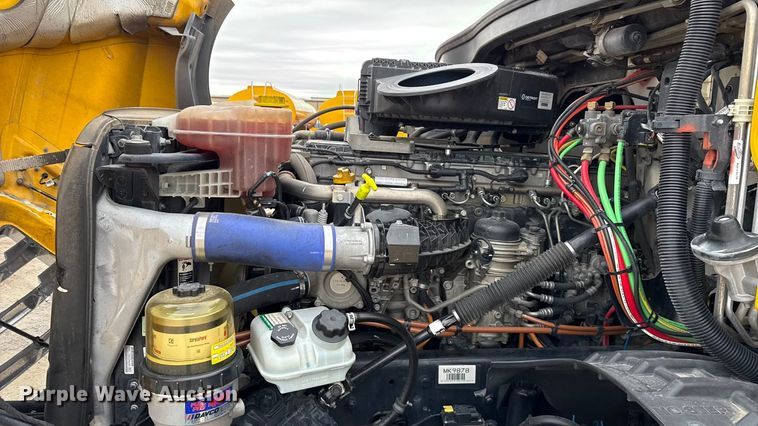 image for item HI9384 2021 Freightliner Cascadia 126 semi truck