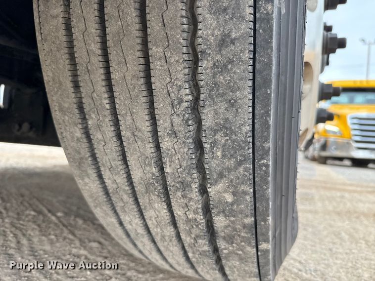 image for item HI9384 2021 Freightliner Cascadia 126 semi truck