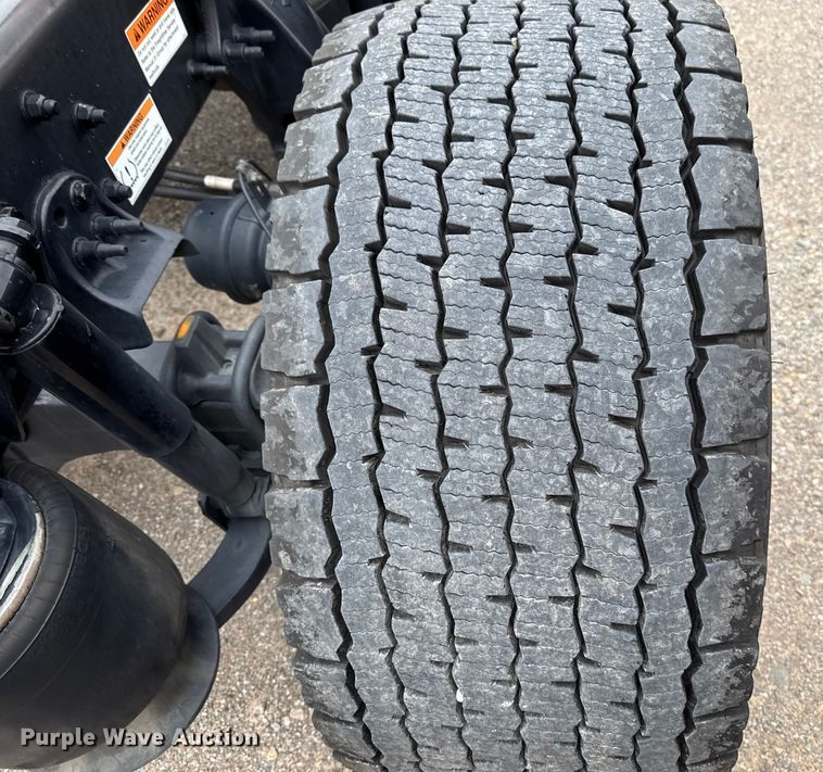 image for item HI9384 2021 Freightliner Cascadia 126 semi truck