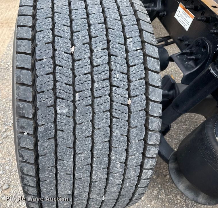 image for item HI9384 2021 Freightliner Cascadia 126 semi truck