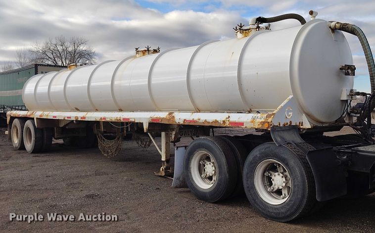 image for item IH9365 2011 ComCamp 130 tank trailer