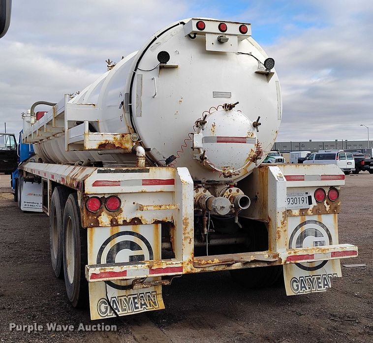 image for item IH9365 2011 ComCamp 130 tank trailer