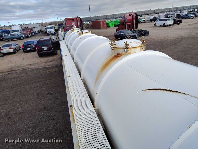 image for item IH9365 2011 ComCamp 130 tank trailer