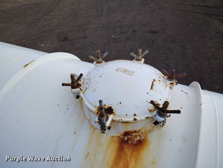 image for item IH9365 2011 ComCamp 130 tank trailer