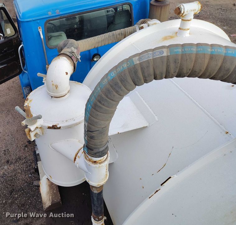 image for item IH9365 2011 ComCamp 130 tank trailer