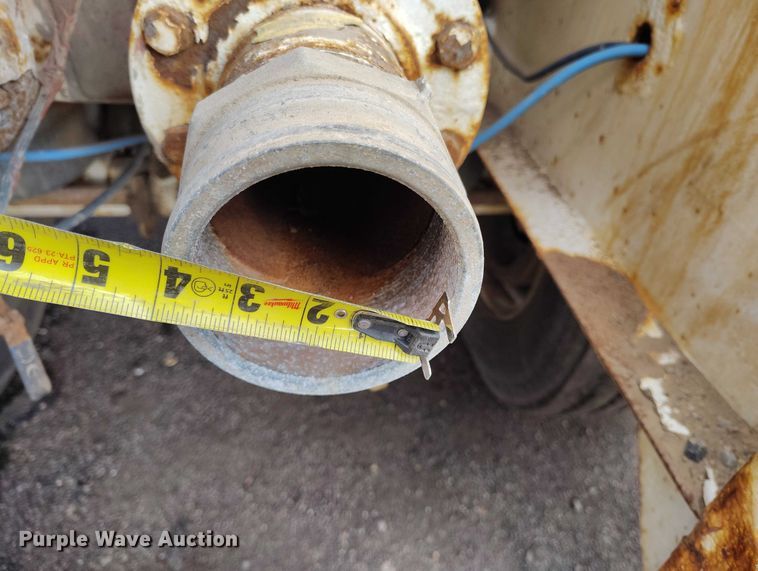 image for item IH9365 2011 ComCamp 130 tank trailer