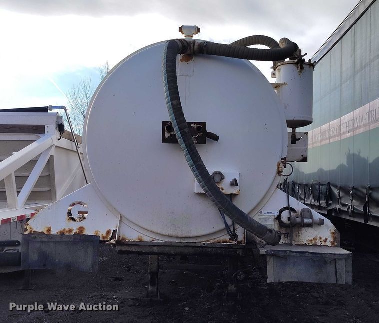 image for item IH9365 2011 ComCamp 130 tank trailer