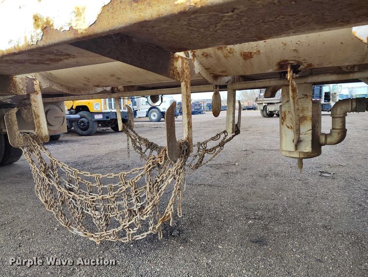 image for item IH9365 2011 ComCamp 130 tank trailer