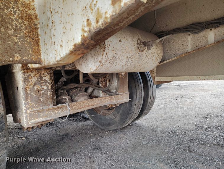 image for item IH9365 2011 ComCamp 130 tank trailer