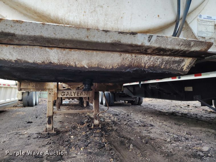 image for item IH9365 2011 ComCamp 130 tank trailer