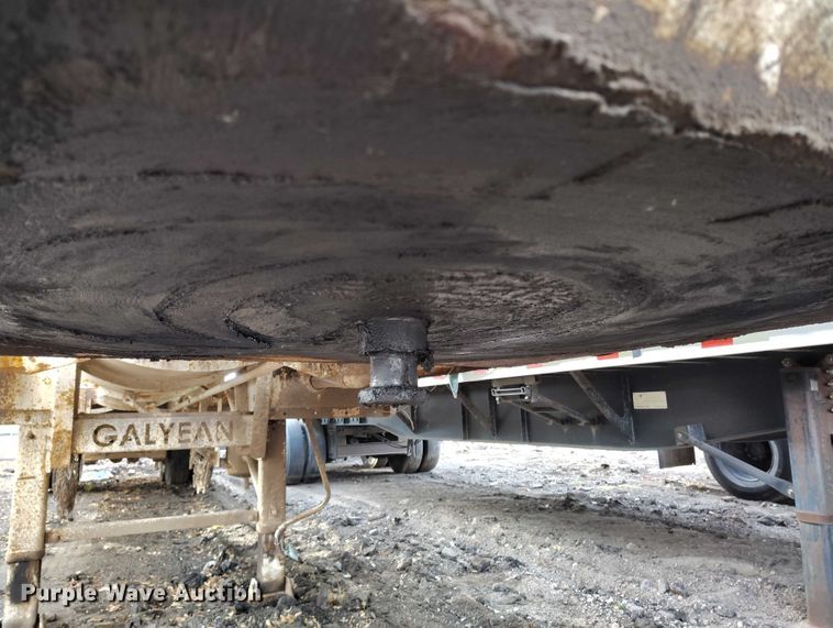 image for item IH9365 2011 ComCamp 130 tank trailer