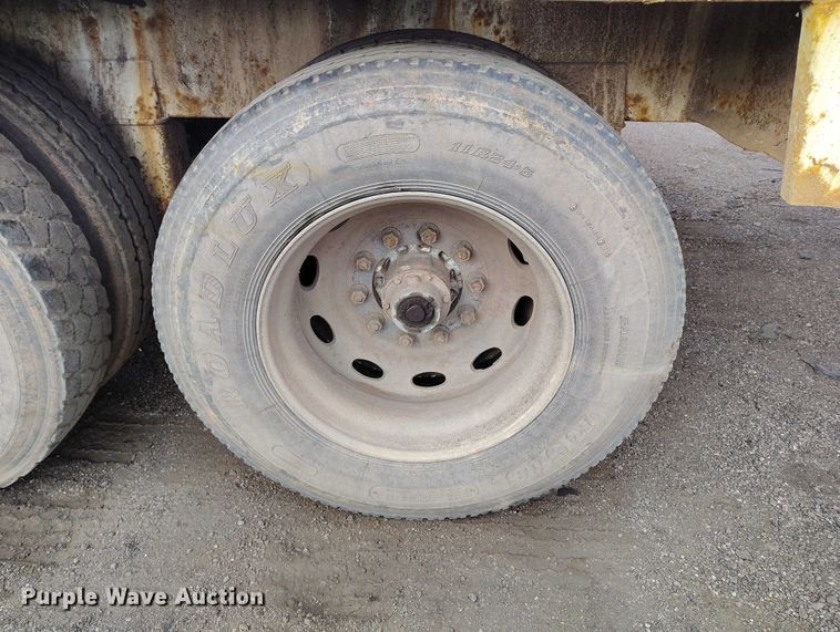 image for item IH9365 2011 ComCamp 130 tank trailer