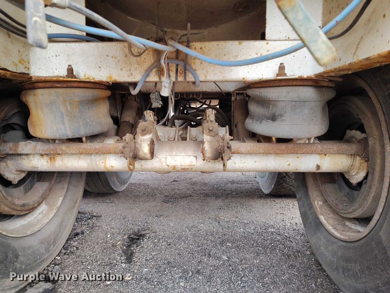 image for item IH9365 2011 ComCamp 130 tank trailer