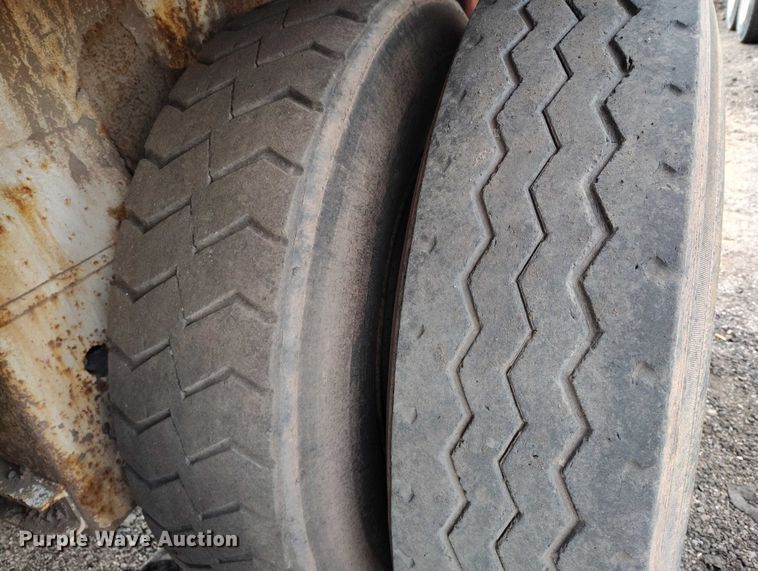 image for item IH9365 2011 ComCamp 130 tank trailer