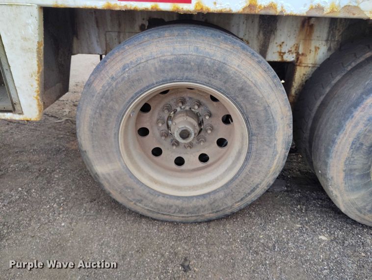 image for item IH9365 2011 ComCamp 130 tank trailer