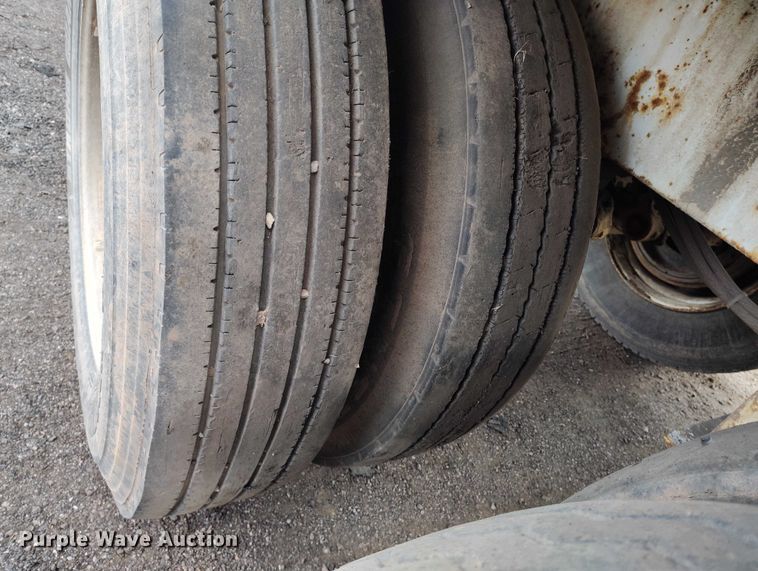 image for item IH9365 2011 ComCamp 130 tank trailer